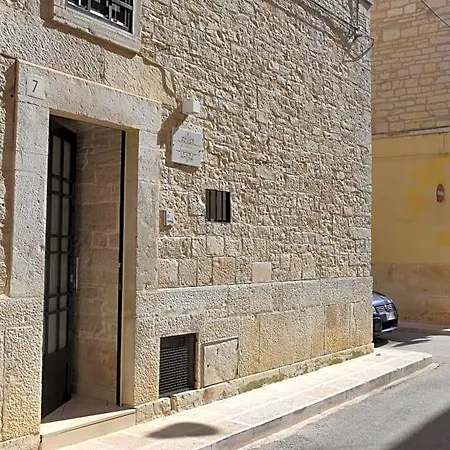 לינה וארוחת בוקר L'alcova 3*